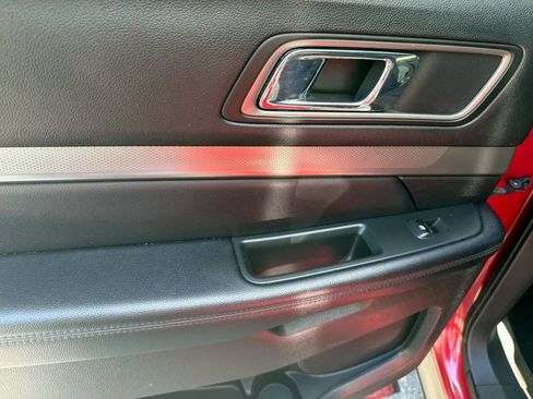 Used 2018 Ford Explorer XLT w/ Equipment Group 201A AWD/4WD image 10