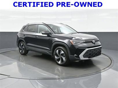 Used 2025 Volkswagen Taos SE w/ Panoramic Sunroof Package