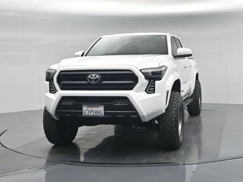 Used 2025 Toyota Tacoma SR5 AWD/4WD image 56