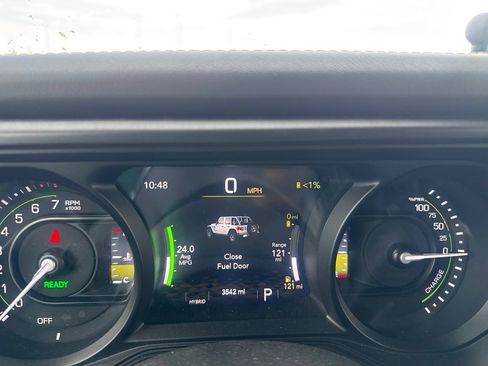 Used 2025 Jeep Wrangler Unlimited Sahara AWD/4WD image 37