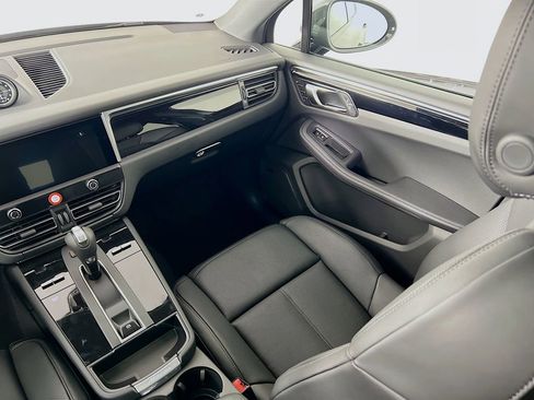 New 2026 Porsche Macan image 26