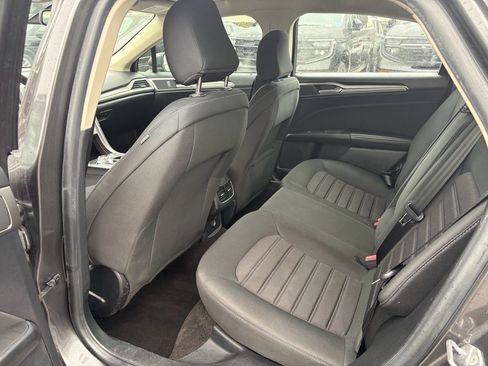 Used 2020 Ford Fusion SE image 11