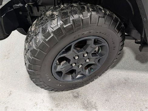 Used 2023 Jeep Gladiator Willys image 10