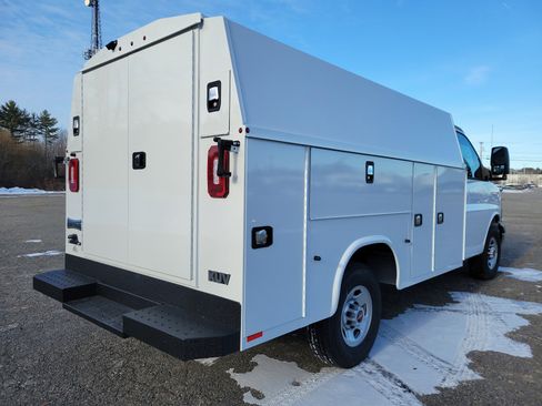 New 2025 GMC Savana 3500 w/ Power Convenience Package image 7
