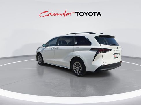 Certified 2026 Toyota Sienna XLE image 6