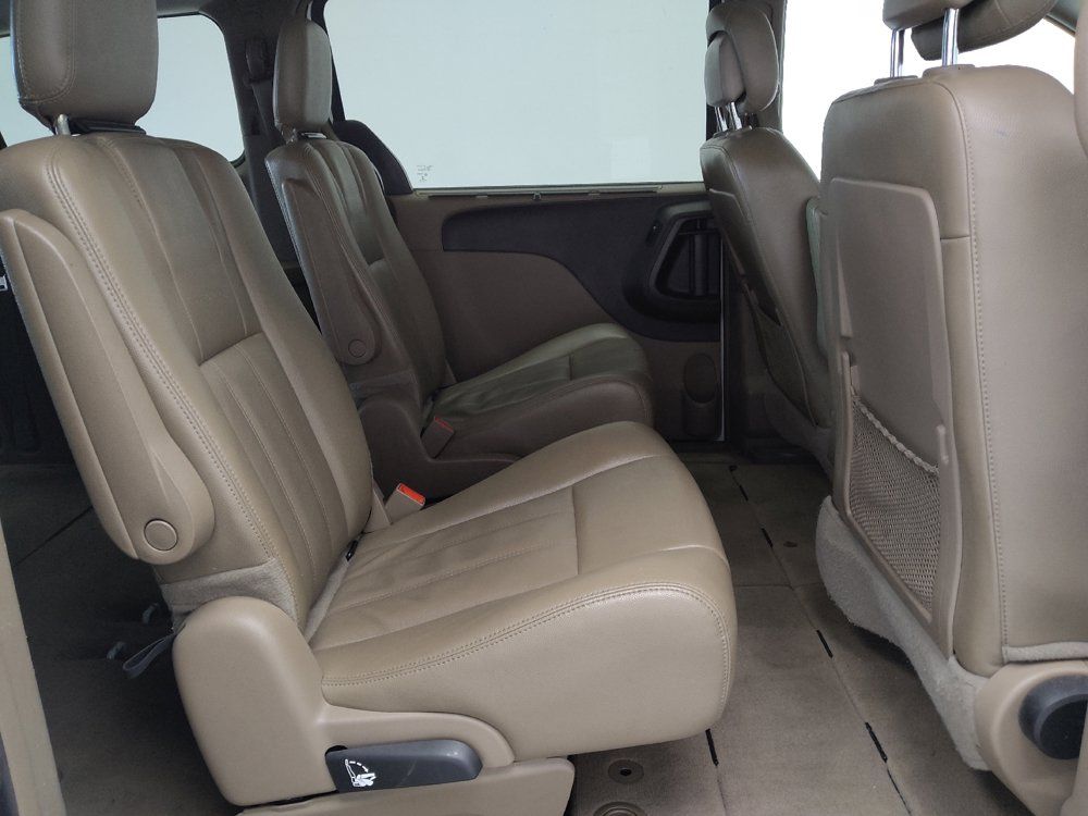 Used 2015 Chrysler Town & Country Touring FWD image 19