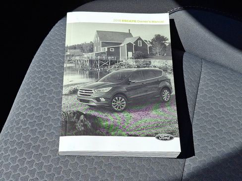 Used 2018 Ford Escape SE w/ SE Sync 3 Package AWD/4WD image 26