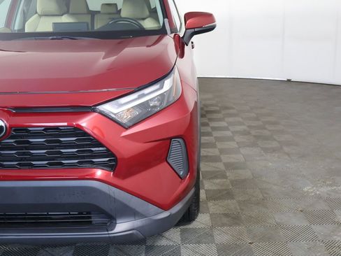 Used 2022 Toyota RAV4 XLE AWD/4WD image 12