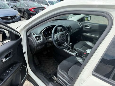 Used 2019 Jeep Compass Latitude w/ Cold Weather Group AWD/4WD image 8
