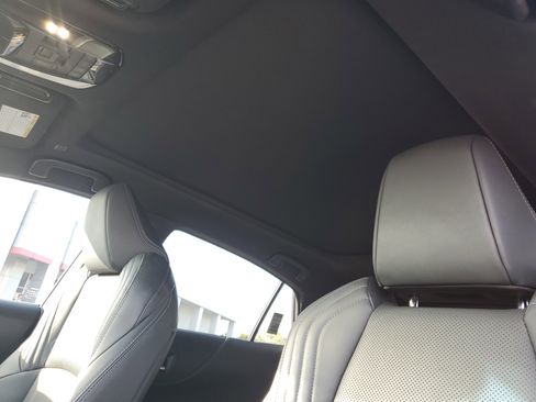 Used 2024 Toyota Venza Limited image 19