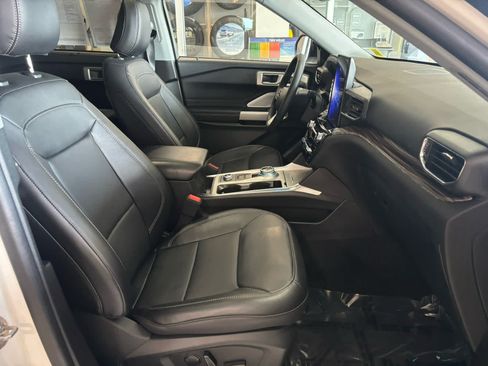 Used 2023 Ford Explorer Limited w/ Limited Technology Package AWD/4WD image 39