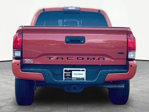 Used 2017 Toyota Tacoma TRD Off-Road w/ Premium & Technology Package RWD image 5