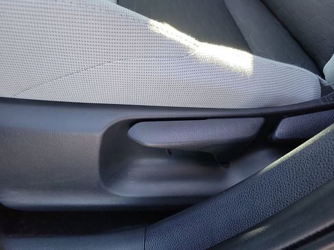 Used 2024 Toyota Corolla SE image 11