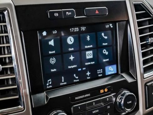 Used 2017 Ford F250 Lariat w/ Chrome Package image 30