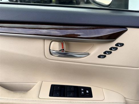 Used 2013 Lexus ES 350 w/ Luxury Pkg FWD image 27