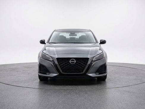 Used 2025 Nissan Altima 2.5 SV image 2