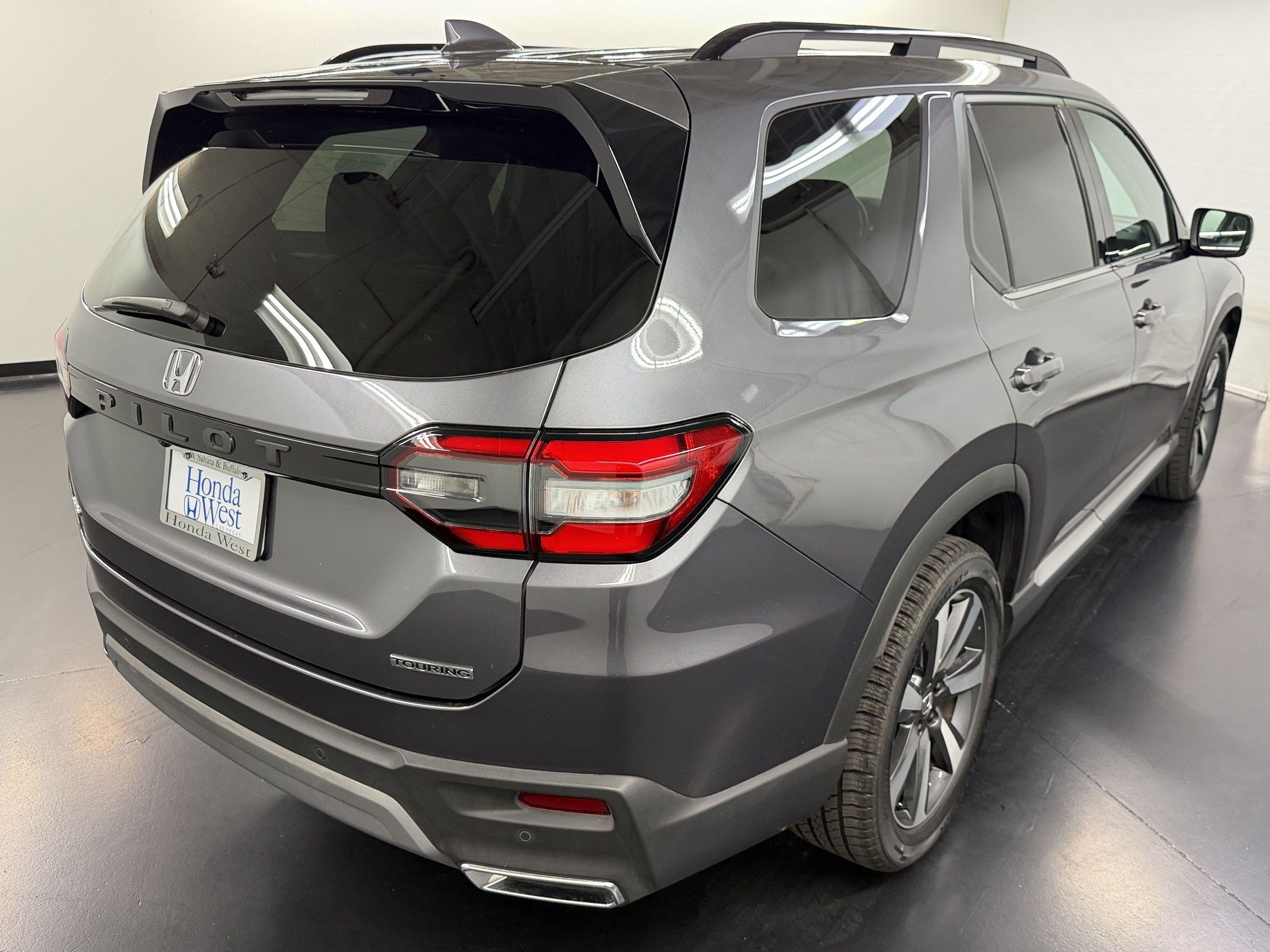 Certified 2024 Honda Pilot Touring image 9