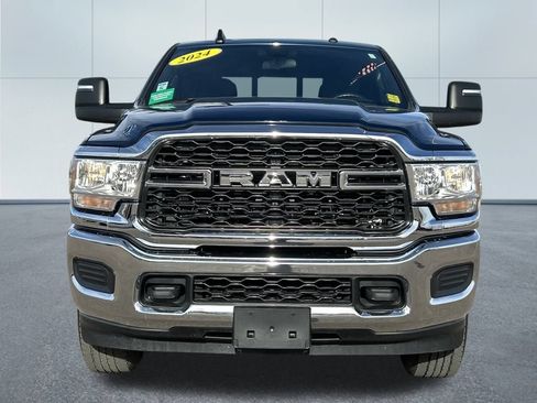 Used 2024 RAM 3500 Tradesman w/ Chrome Appearance Group AWD/4WD image 3
