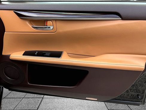 Used 2016 Lexus ES 350 w/ Premium Package w/Wood Trim FWD image 19