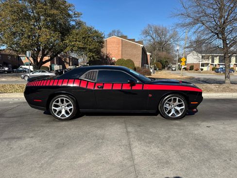Used 2015 Dodge Challenger SXT Plus w/ Driver Convenience Group image 3