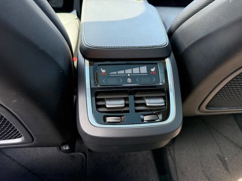 Used 2023 Volvo XC90 B6 Plus image 15