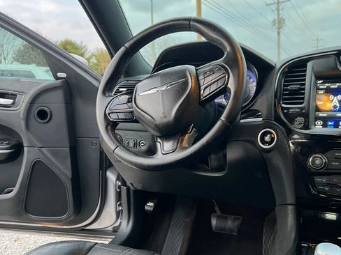 Used 2018 Chrysler 300 S image 11