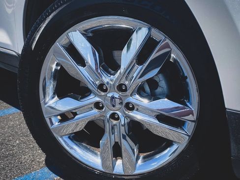 Used 2014 Ford Edge Limited w/ Equipment Group 302A AWD/4WD image 2