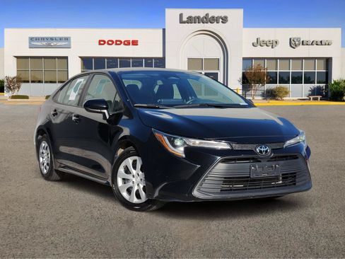 Used 2024 Toyota Corolla LE FWD image 1