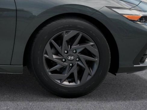 New 2025 Hyundai Elantra SEL image 8