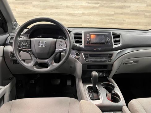 Used 2019 Honda Pilot LX image 2