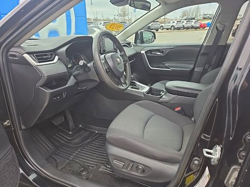 Used 2021 Toyota RAV4 XLE image 15