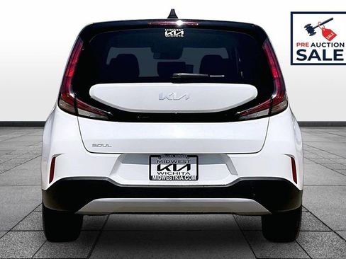 Used 2025 Kia Soul LX FWD image 4