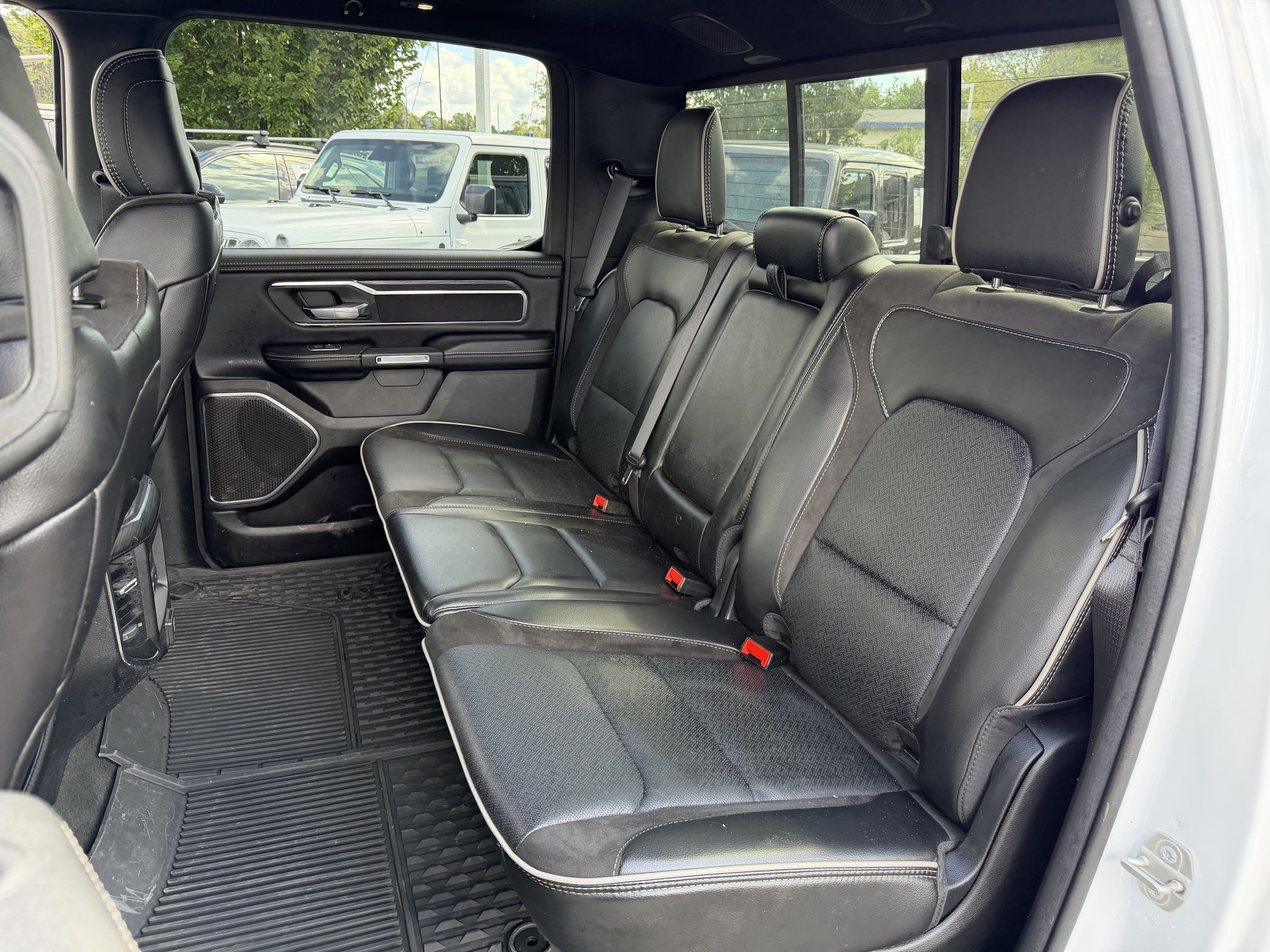 Used 2024 RAM 1500 Laramie AWD/4WD image 33