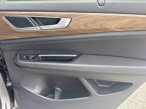 Used 2025 Volkswagen Atlas SE w/ Panoramic Sunroof Package FWD image 16