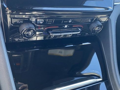 New 2025 Jeep Grand Cherokee L Laredo w/ Luxury Tech Group I image 22