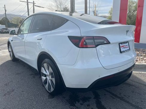 Used 2021 Tesla Model Y Long Range image 4