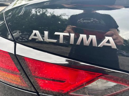 Used 2025 Nissan Altima 2.5 S FWD image 13
