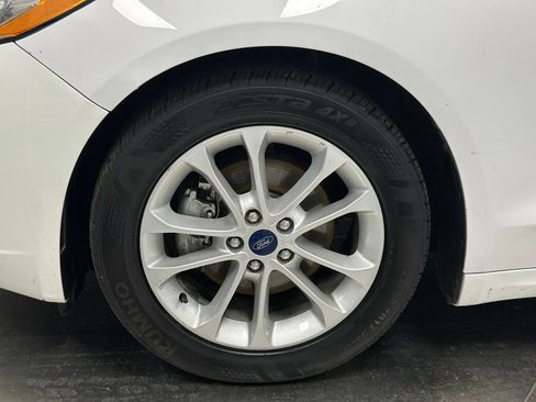 Used 2020 Ford Fusion SE FWD image 23