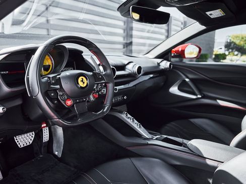 Used 2020 Ferrari 812 Superfast RWD image 2