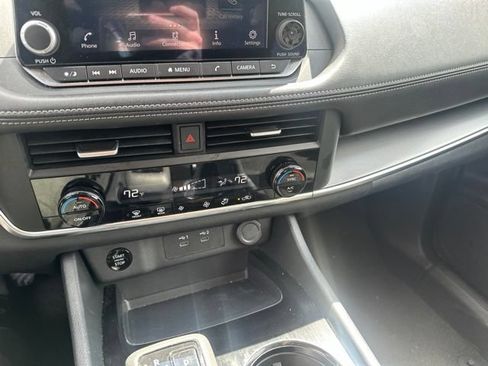 Used 2024 Nissan Rogue SV AWD/4WD image 9