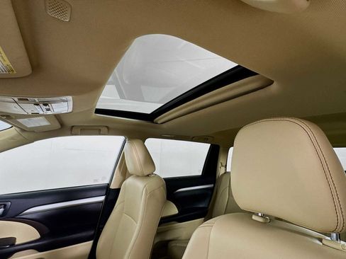 Used 2019 Toyota Highlander XLE image 13