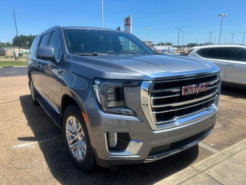 Used 2022 GMC Yukon XL SLT w/ SLT Premium Package RWD image 2