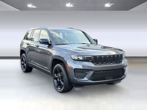 Used 2022 Jeep Grand Cherokee Altitude image 6