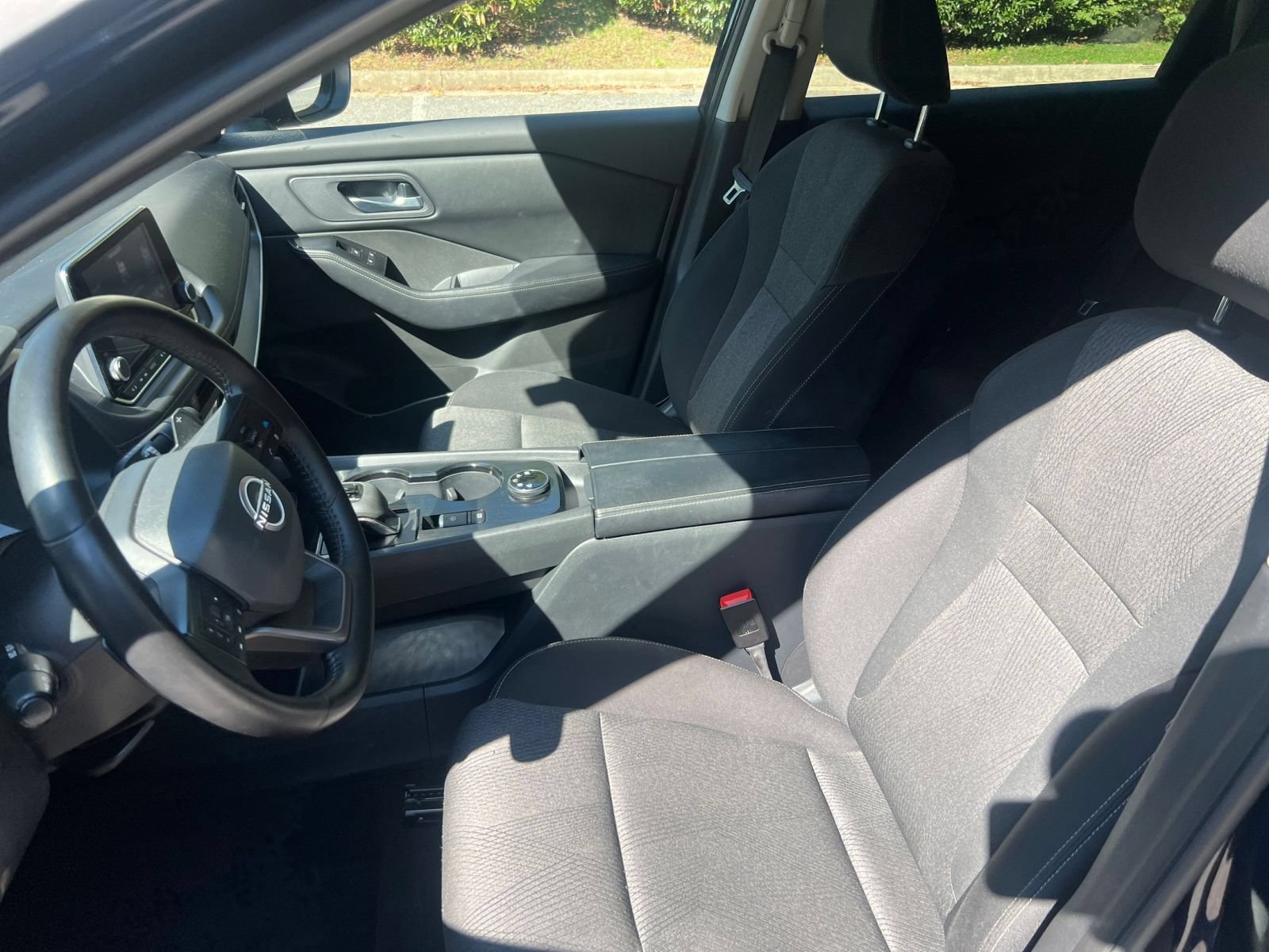Used 2025 Nissan Rogue SV AWD/4WD image 26