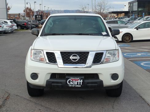 Used 2020 Nissan Frontier SV image 11