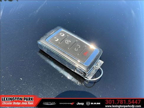 Used 2024 Jeep Wagoneer L Series II w/ Flexible Seating Group AWD/4WD image 36