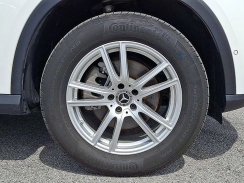 Used 2023 Mercedes-Benz GLC 300 4MATIC image 11