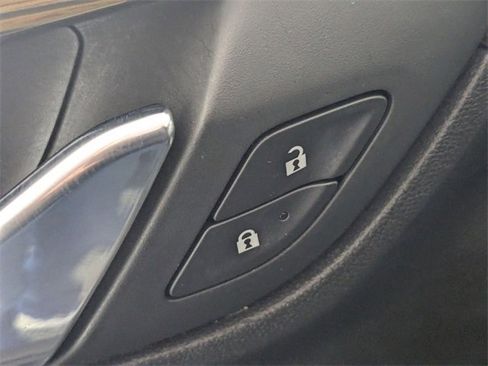 Used 2019 GMC Terrain SLE w/ Driver Convenience Package image 11