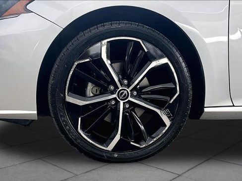 Certified 2023 Nissan Altima 2.5 SR FWD image 11
