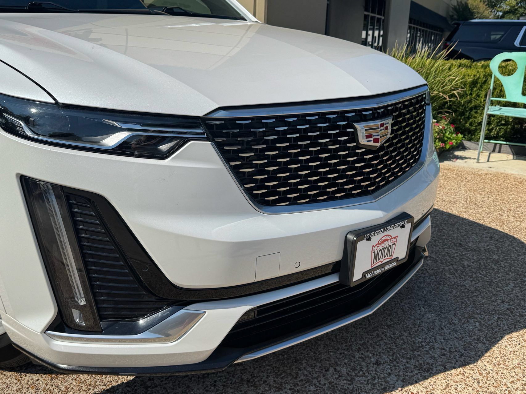 Used 2025 Cadillac XT6 Luxury FWD image 2